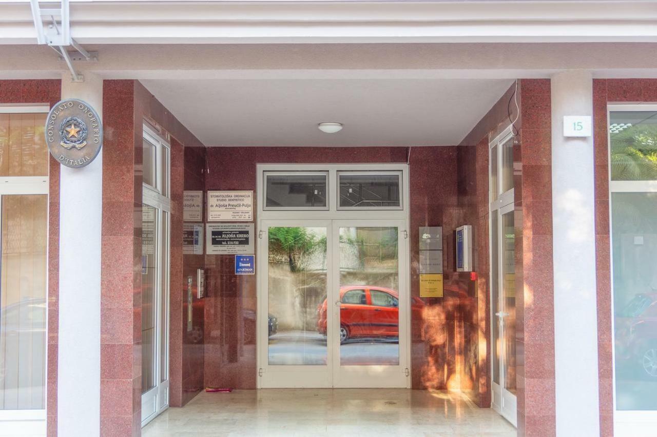 Sunny Corner In City Center With Free Parking Apartment Pula Exterior photo